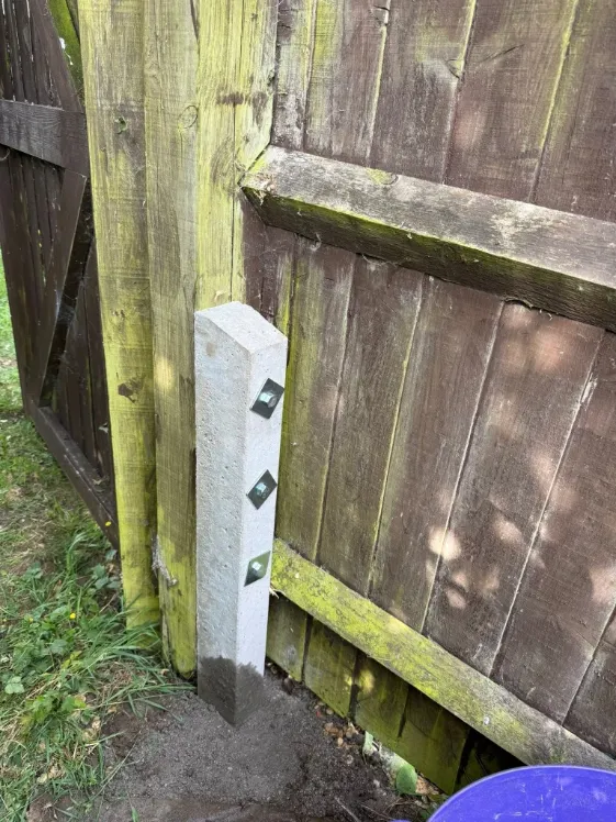 After fence post repair in Green Bay – straight, level and stable wood fence post