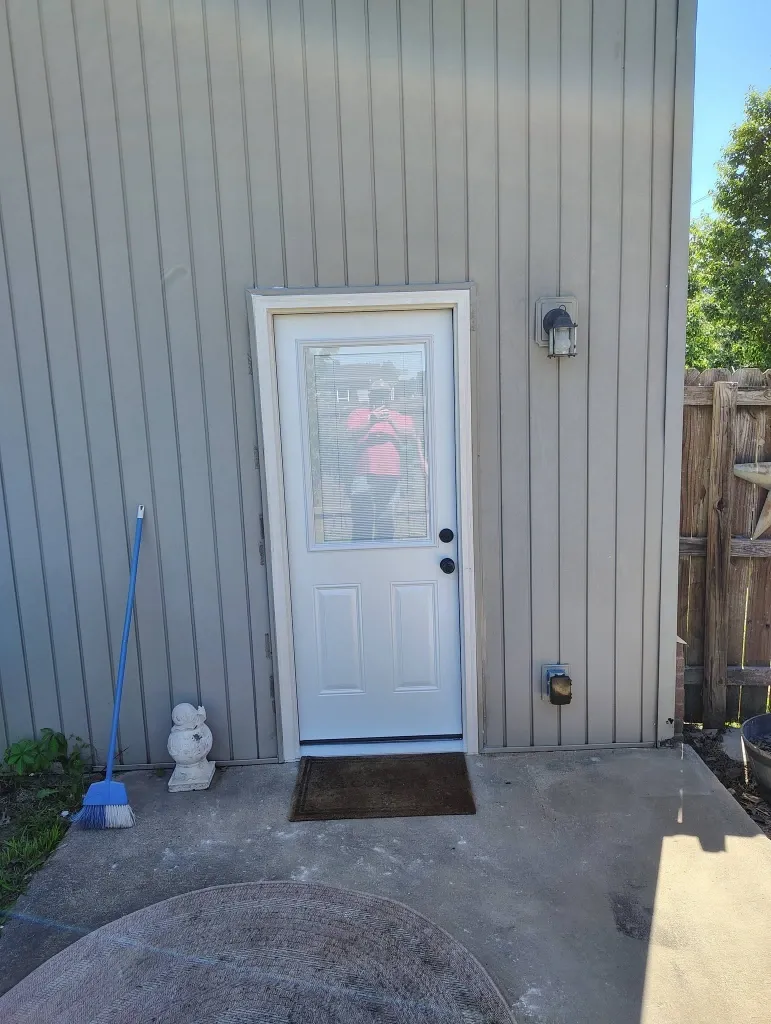 After general handyman door repair in Green Bay – level, properly aligned interior door that opens and closes smoothly